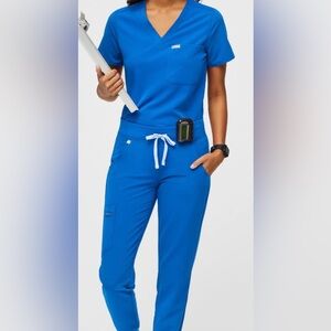 FIGS Scrubs Set